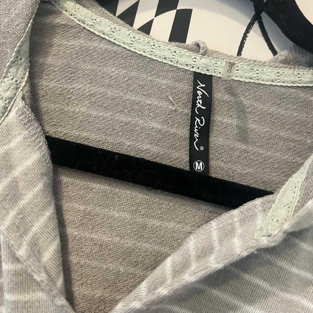 🩶Gray/White Striped Pocket Hoodie🩶 - Picture 3 of 6